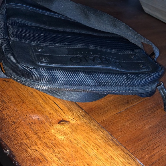 David Bitton Buffalo Man crossbody travel bag - Picture 4 of 16